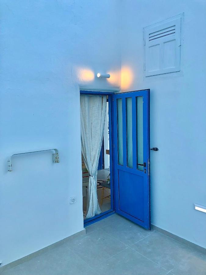 Oldtown Suites Fira Exterior photo